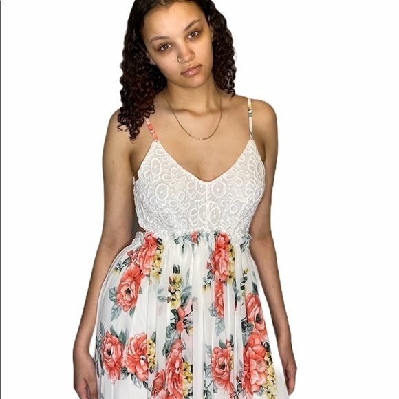 Dressday Floral Maxi Dress With Back Out - Picture 7 of 14